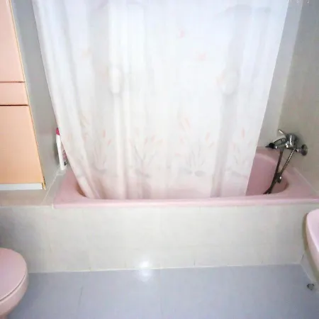 Arcos 1 Dorm Lek Apartment